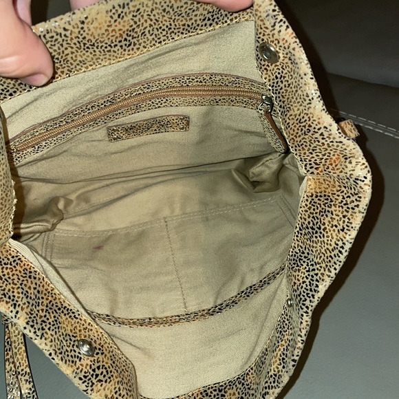 KATE LANDRY LEATHER SHOULDER BAG. - Picture 8 of 9